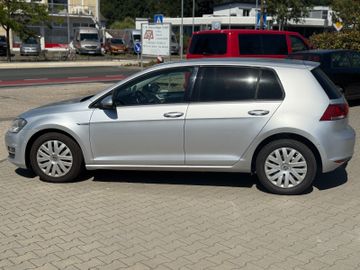 Volkswagen Golf - 6
