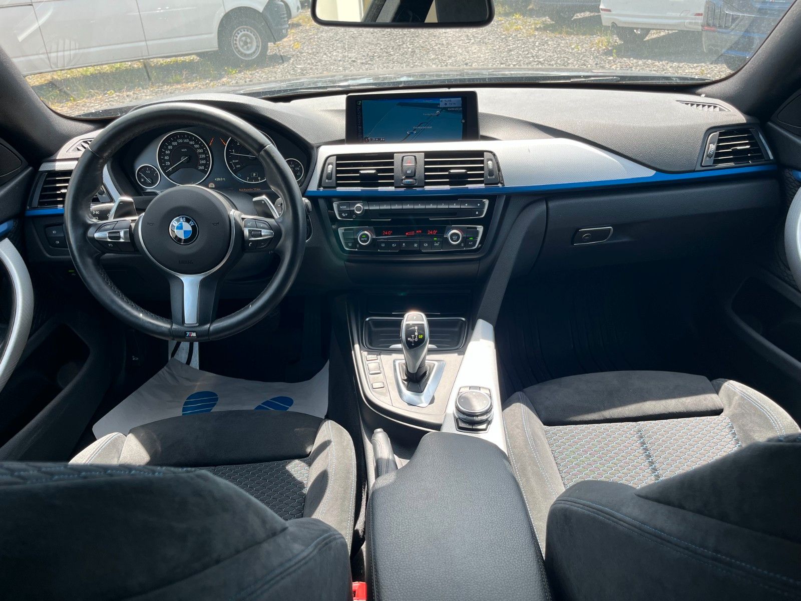 Fahrzeugabbildung BMW 420i Gran Coupé Sport-Aut. M SPORTPAKET Navi LED