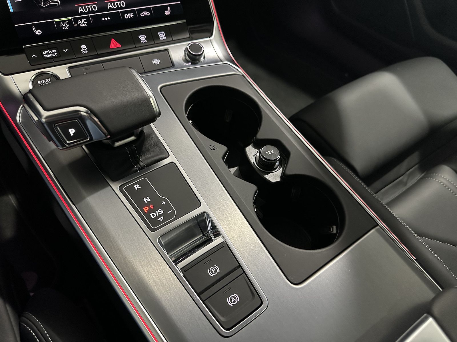 Fahrzeugabbildung Audi A6 Avant 45 TFSI quattro S line/Leder/Pano/´21/