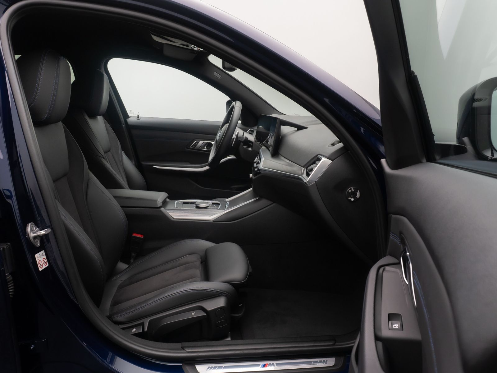 Fahrzeugabbildung BMW 320e M Sport DAB PDC Widscreen Individual 18Zoll