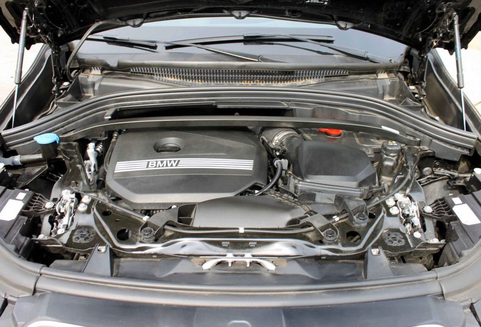 Fahrzeugabbildung BMW X1 sDrive 18i Steptr. ACC KAM PDC LED NAV AHK