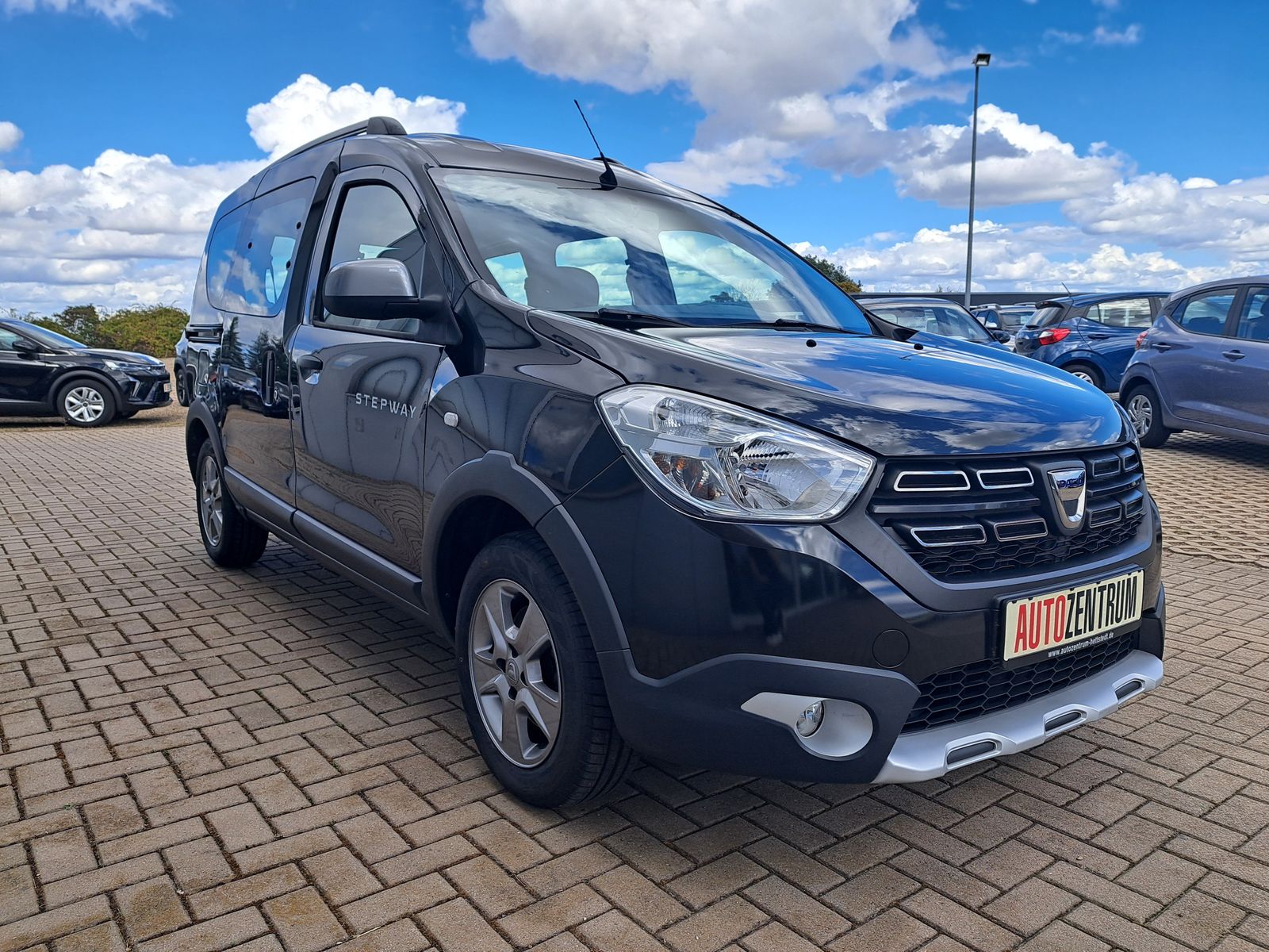 Fahrzeugabbildung Dacia Dokker Stepway TCe 115 NAVI KAMERA SITZHEIZUNG