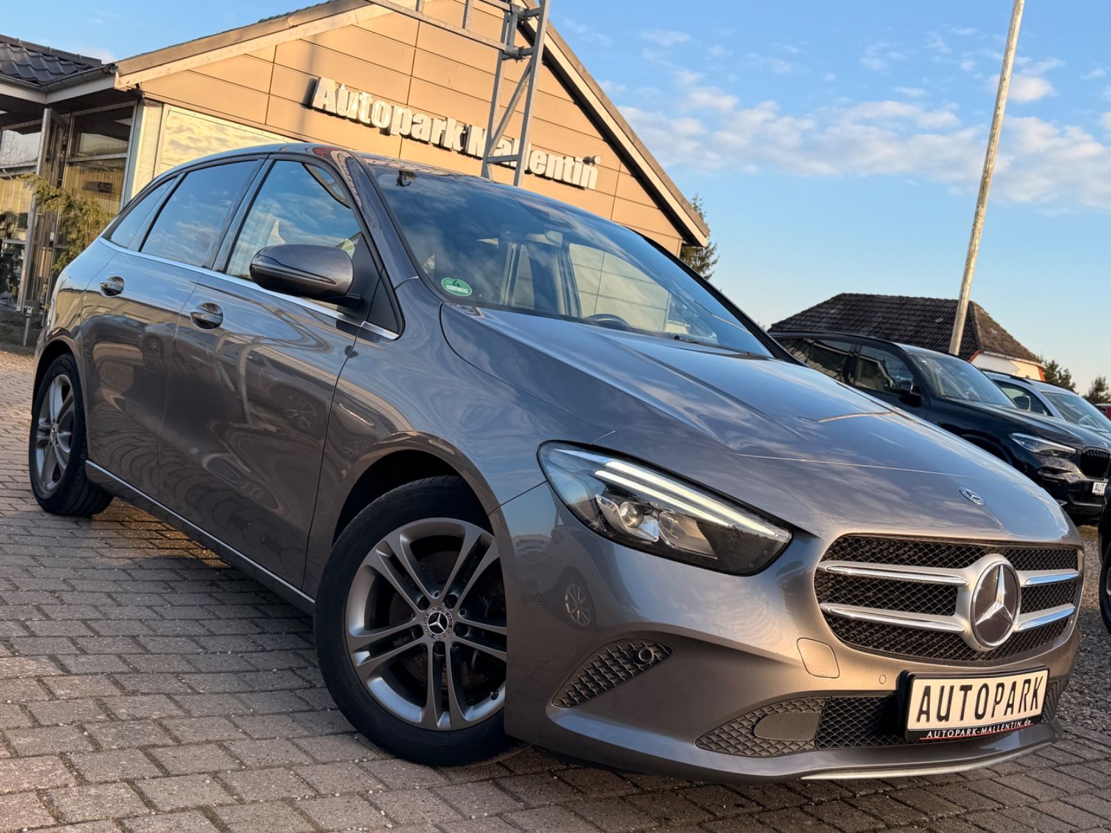 MERCEDES-BENZ B 220 d Style*KAMERA*LED*LEDER*NAVI*STANDHEIZUNG