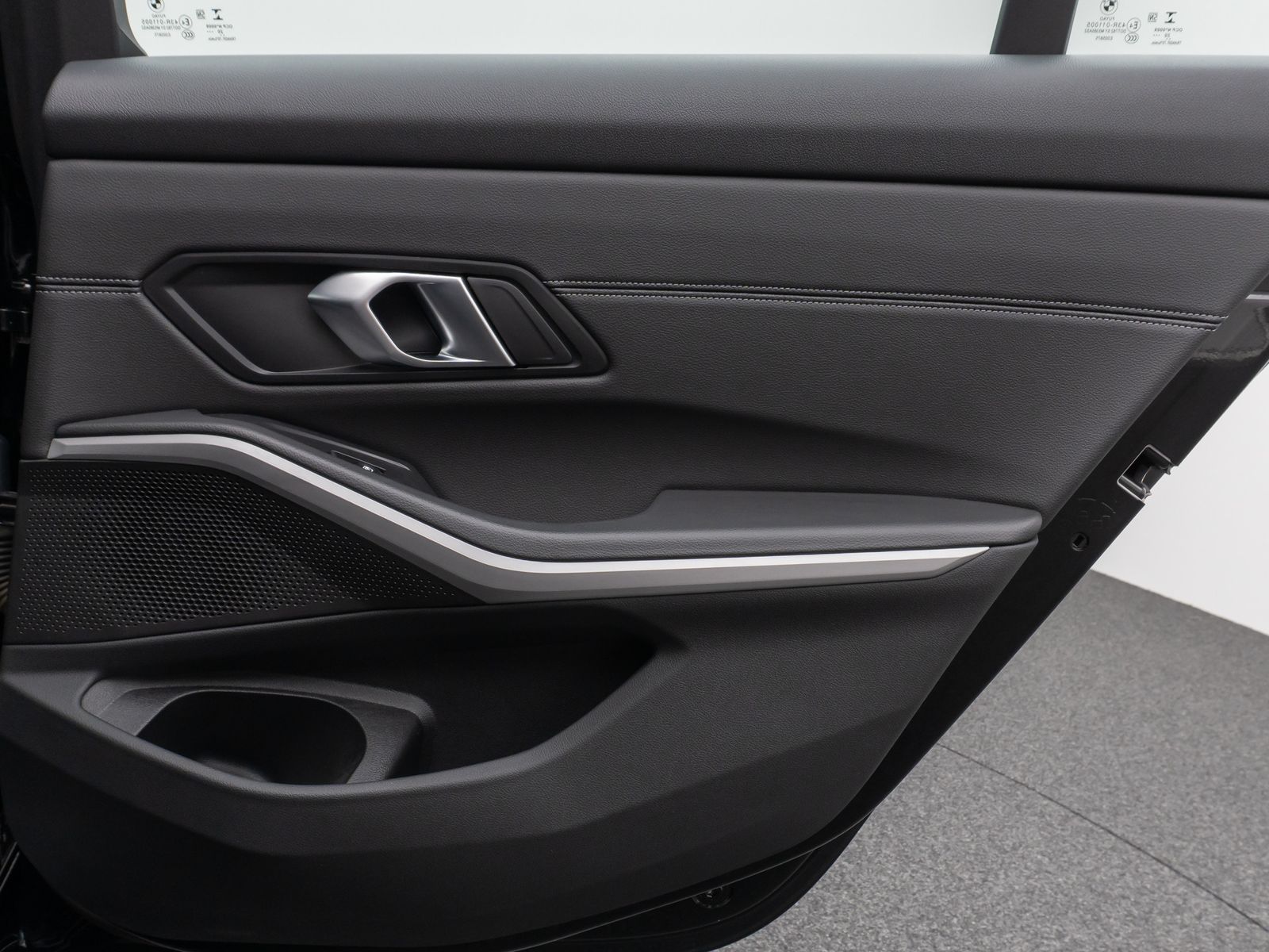 Fahrzeugabbildung BMW 330e Kamera DAB CockPitPr DrivAssis Alarm Sport