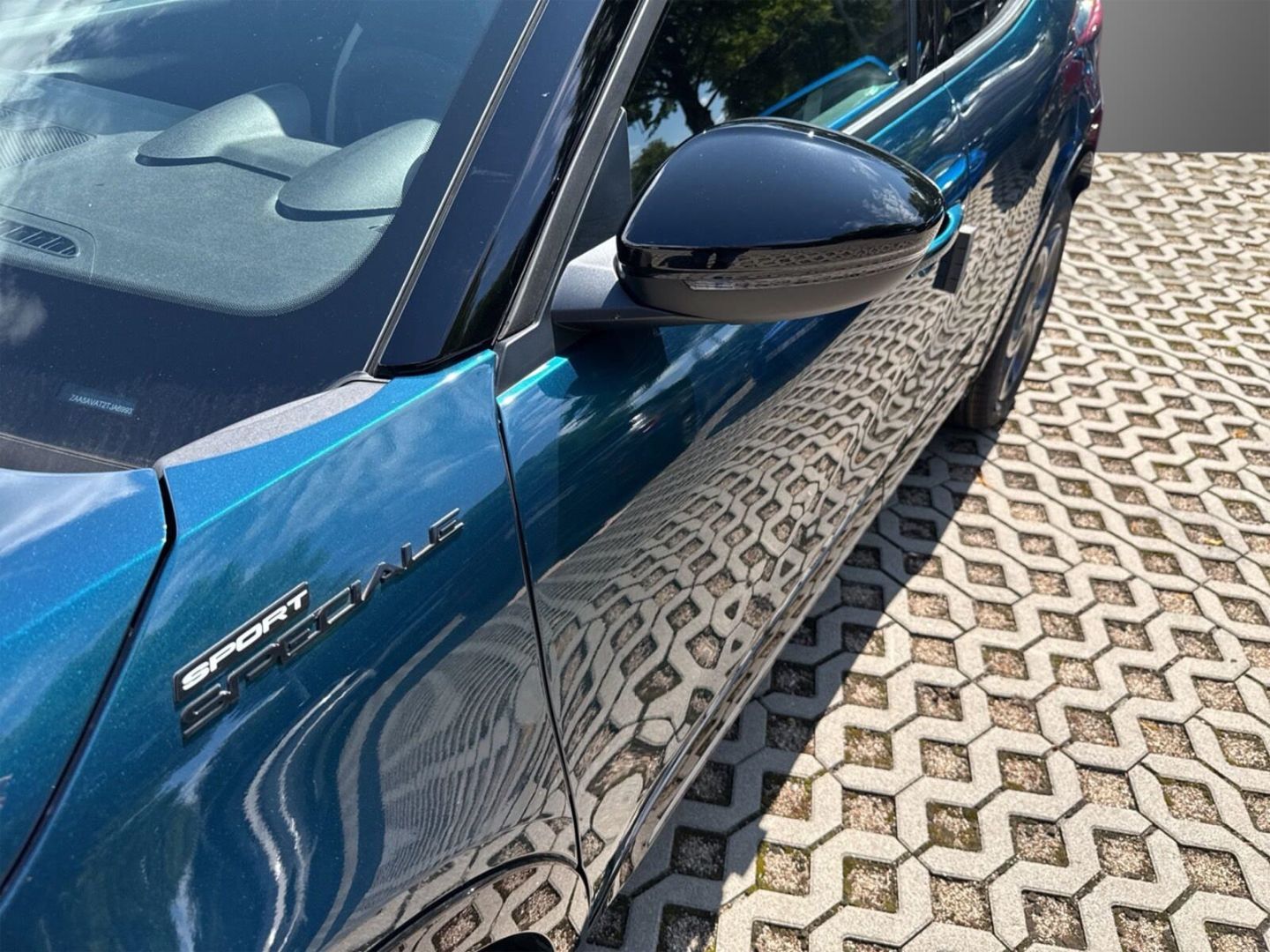 Fahrzeugabbildung Alfa Romeo Junior Ibrida Sport Speciale 1,2 VGT 107kW MY26