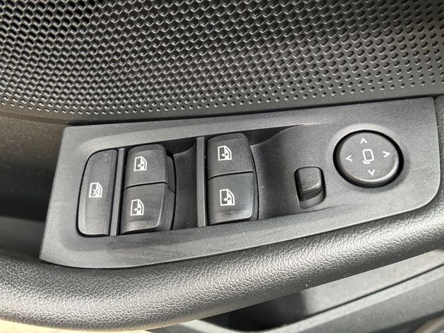 Fahrzeugabbildung BMW 118 i Advantage >AUT/LED/PDC/SHZ<