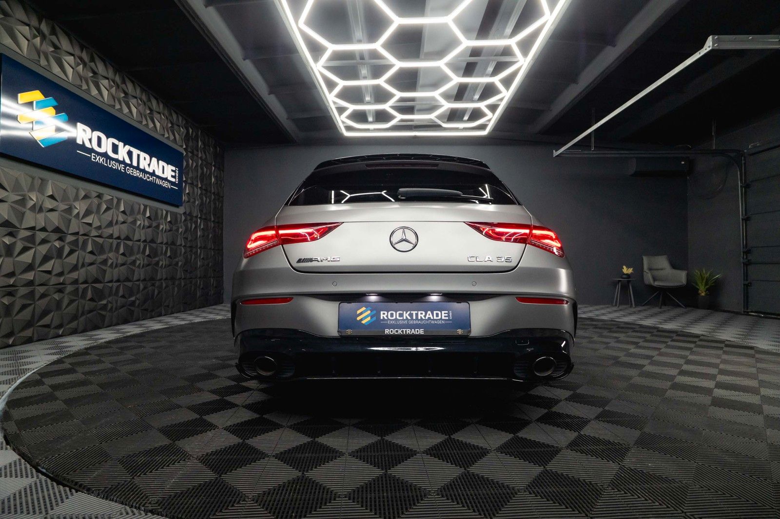 Fahrzeugabbildung Mercedes-Benz CLA 35 AMG 4Matic Performance Night-Paket | Pano
