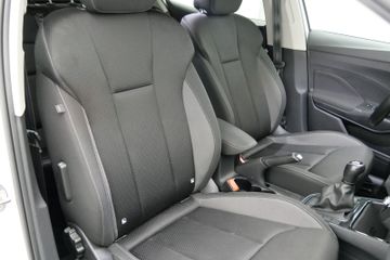 Skoda Fabia Tour 1,0 TSI NAVI AHZV SHZ Kamera