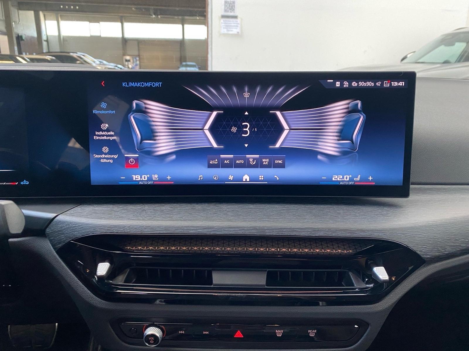 BMW M340d xDrive Touring M Sport Pro STH HUD Pano AH