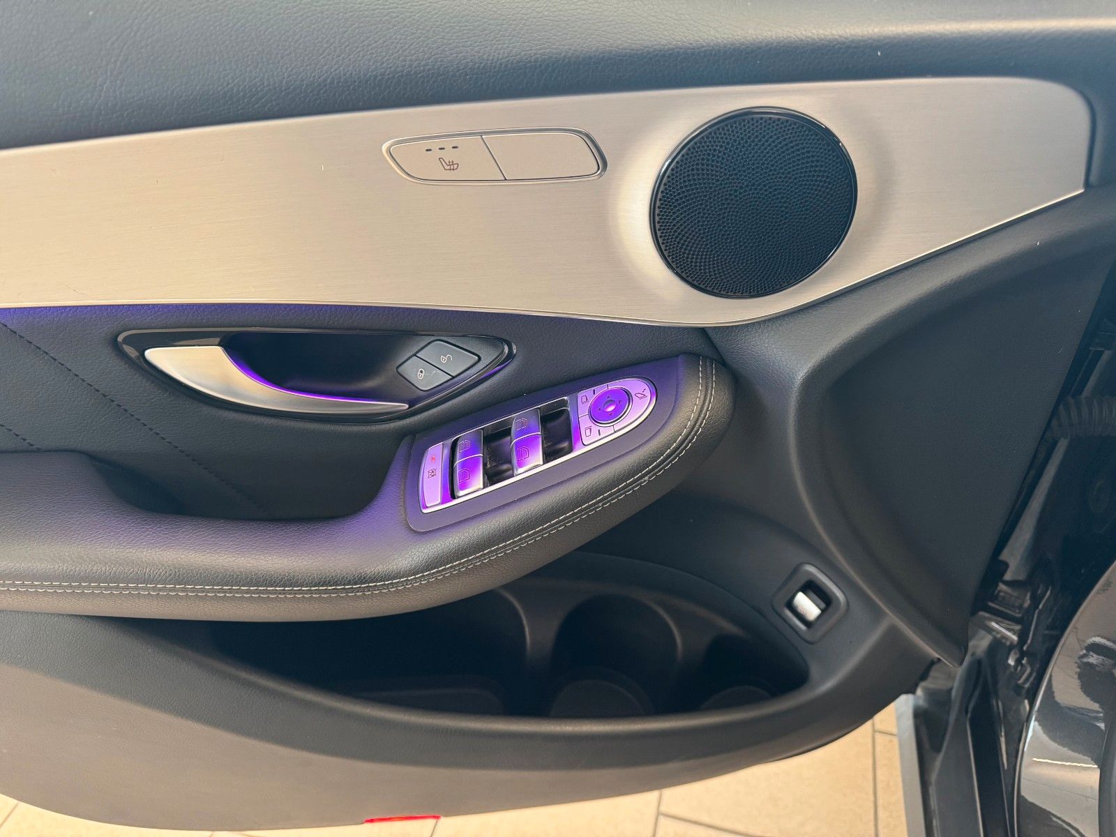 Fahrzeugabbildung Mercedes-Benz GLC 220d 4M+AMG+Pano+Distr+Night+RKamera