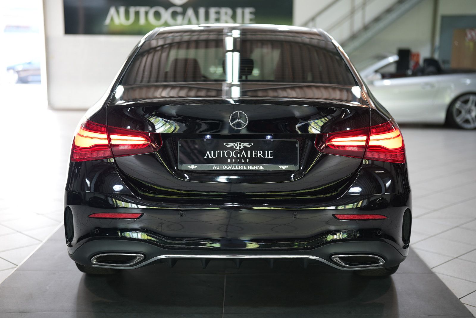 Mercedes-Benz A 200 d Limo AMG LINE LED DISTR KEYLESGO WIDE foto 5