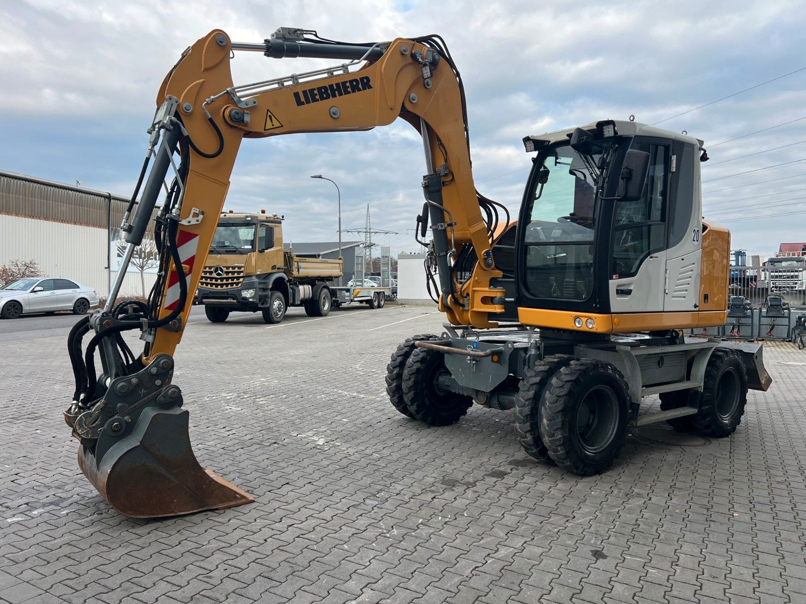 Fahrzeugabbildung Liebherr A 910 C Litronic / 2.381h / SW33