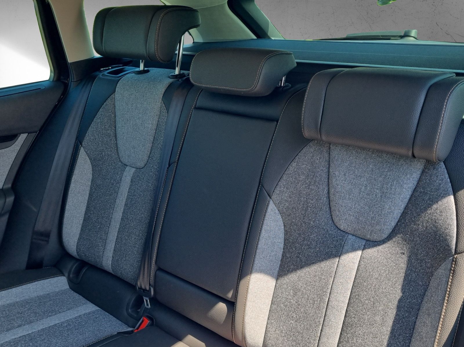 Fahrzeugabbildung SKODA Octavia Combi 2.0 TDI Tour PANO AHK Canton 18"