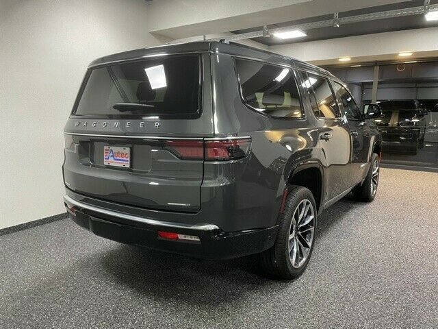 Fahrzeugabbildung Jeep WAGONEER SERIES III 5.7L-V8 ETORQUE-LUFTFEDERUNG