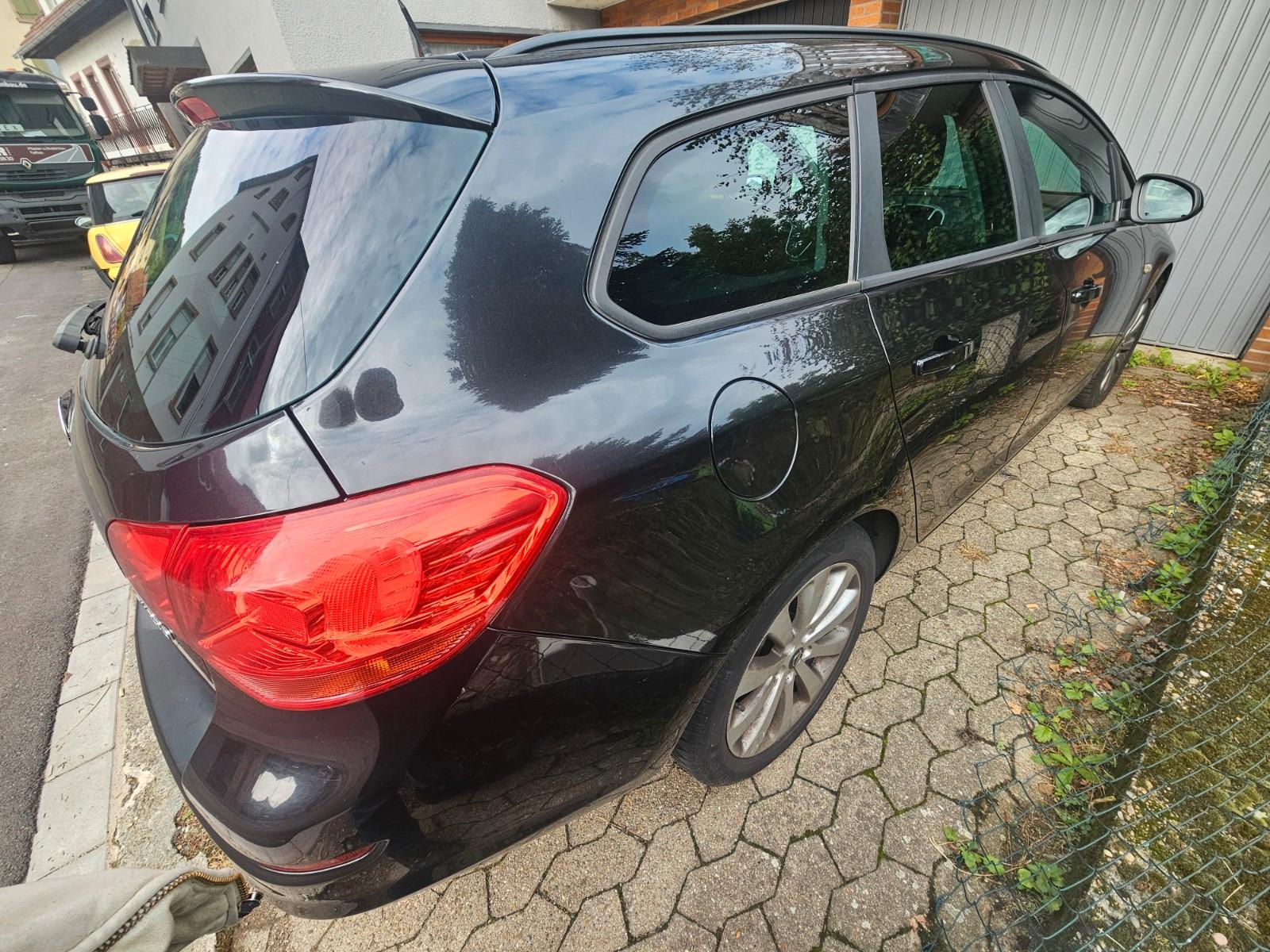Opel Astra 2012 — photo 6