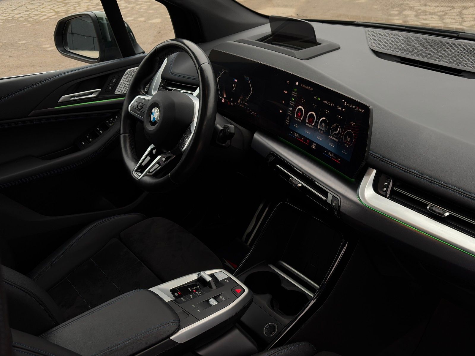 Fahrzeugabbildung BMW 223i Active Tourer M Sport Pano Massage H&K AHK