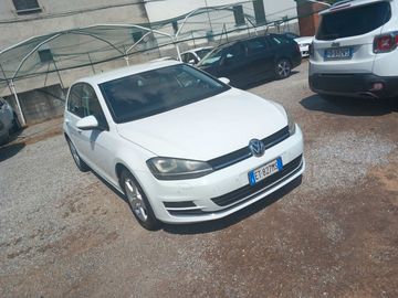 Volkswagen Golf - 1