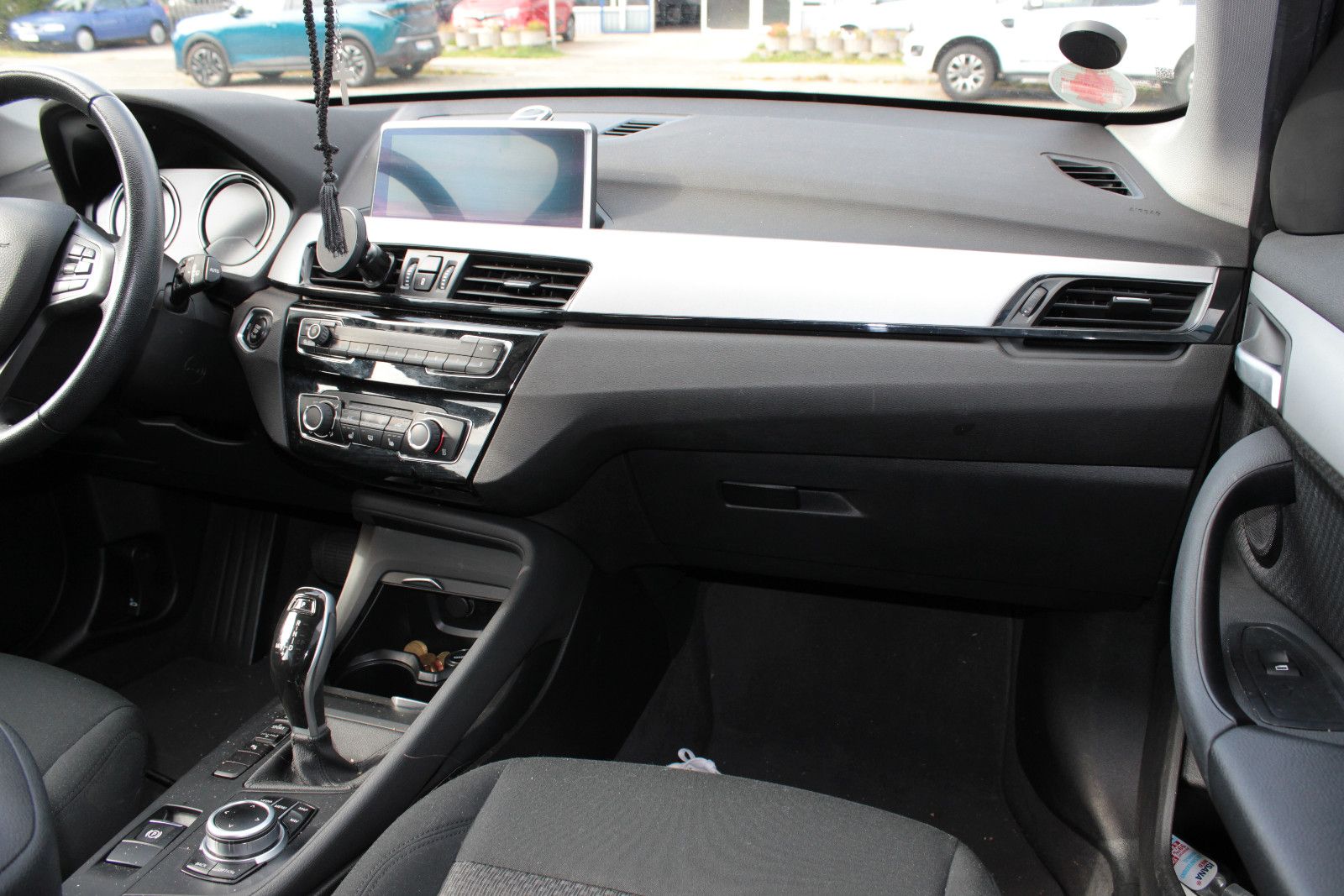 Fahrzeugabbildung BMW X1 sDrive 18 i