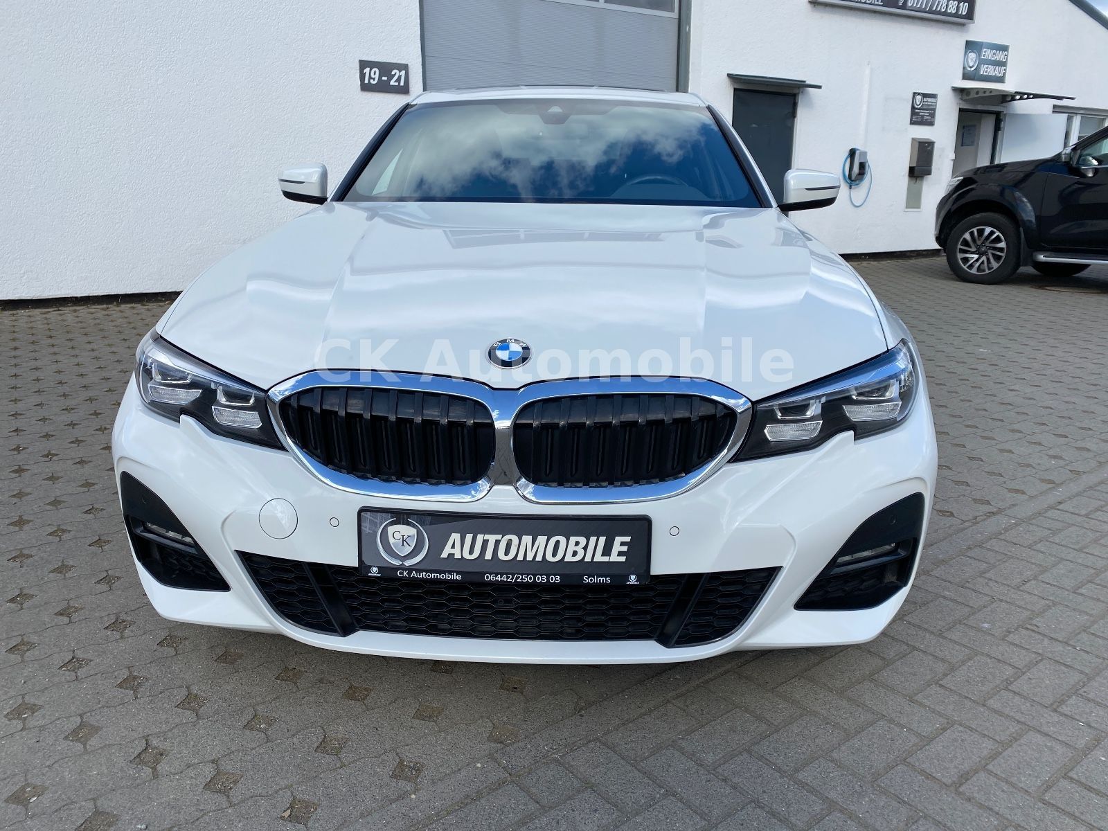 Fahrzeugabbildung BMW 320d Lim. M-Sport/Shadow-Line/Navi/Leder/LED/Kam