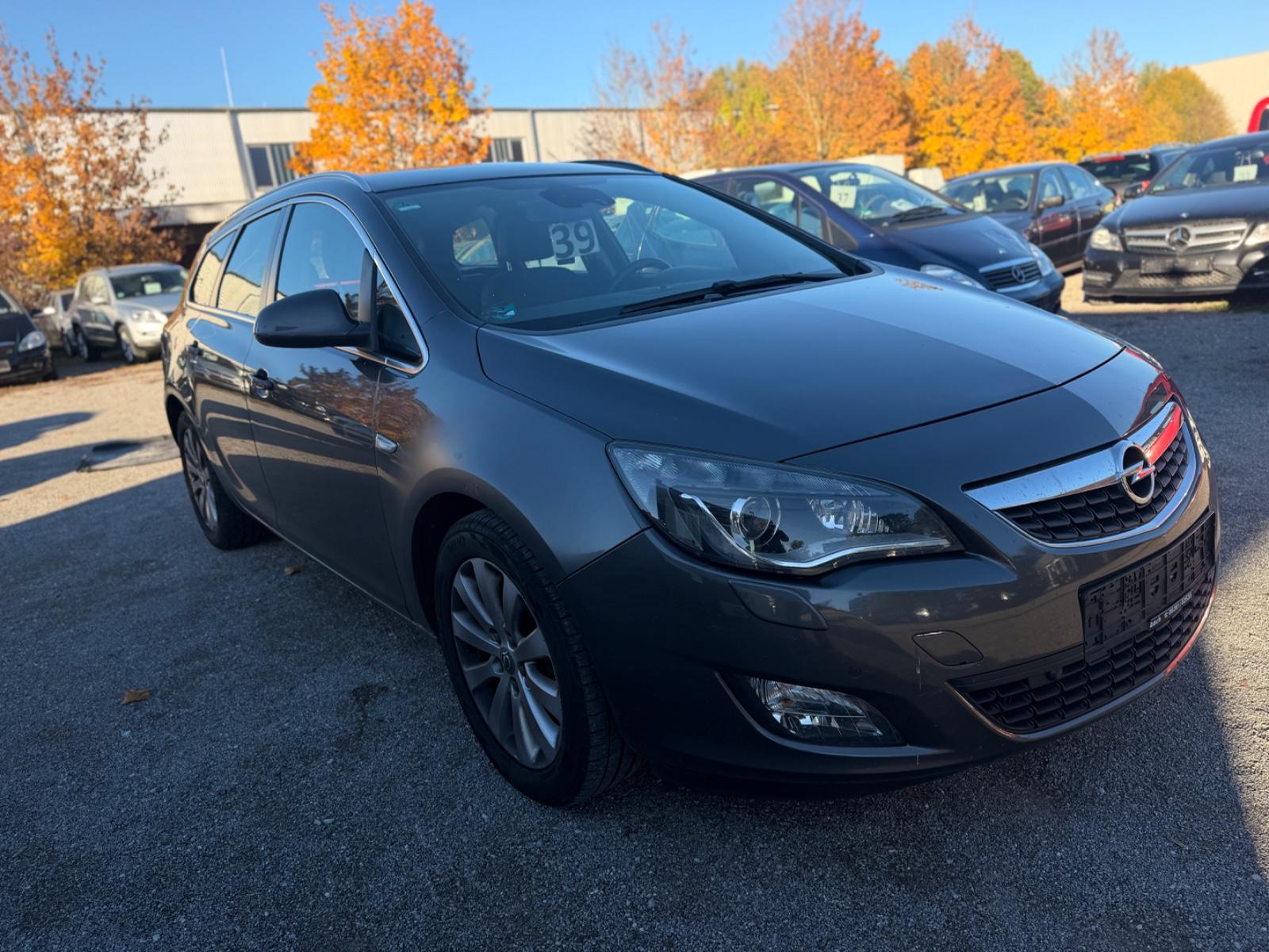 Opel Astra 2011 — photo 8