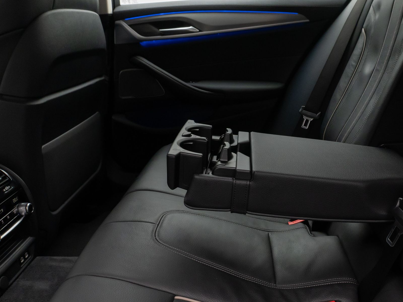 Fahrzeugabbildung BMW 530d xD Luxury Line Kamera HUD DAB H/K Laser AHK