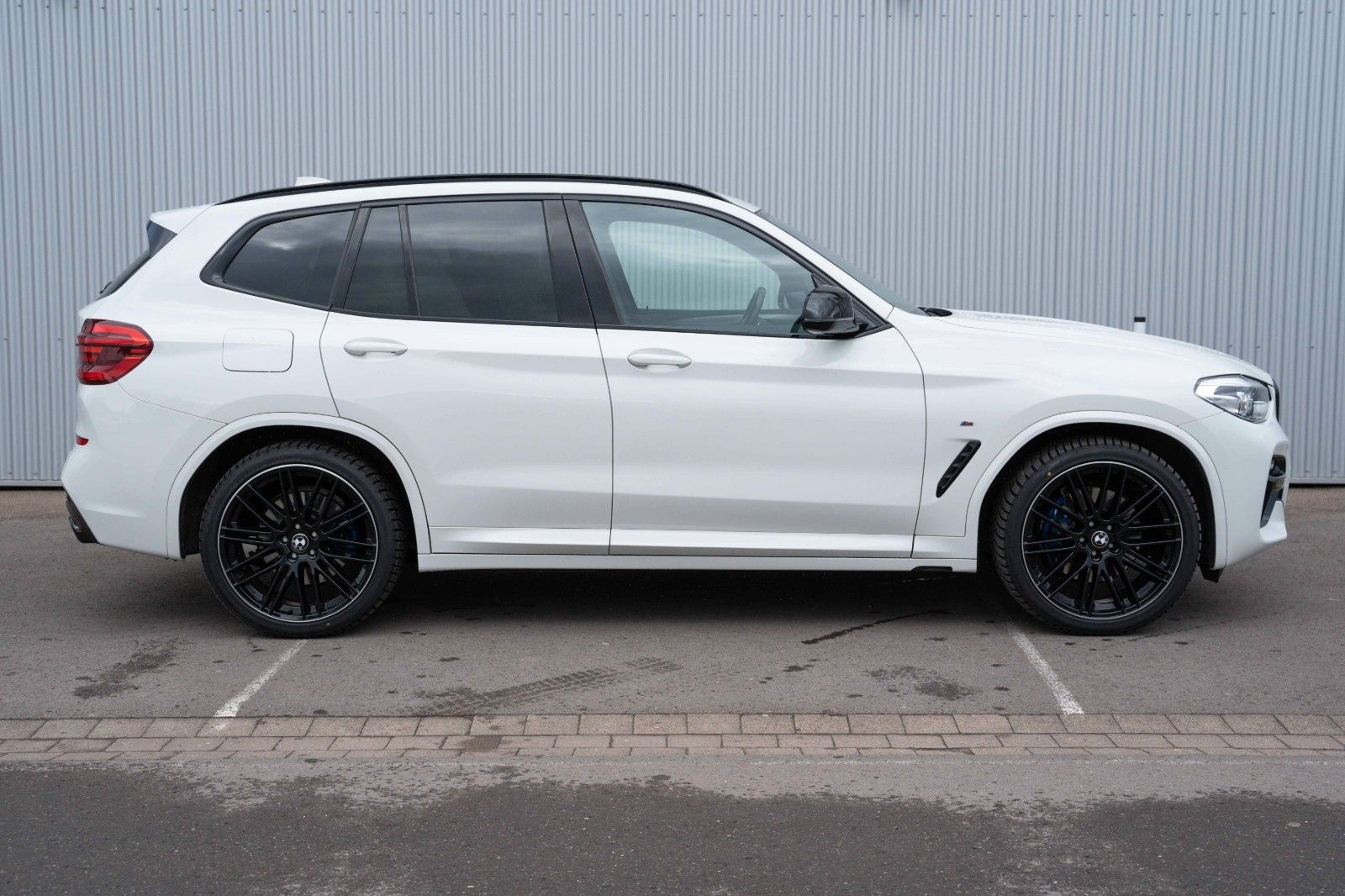 Fahrzeugabbildung BMW X3 M40i M SPORT SHADOW 21" LED LEDER ASSIST