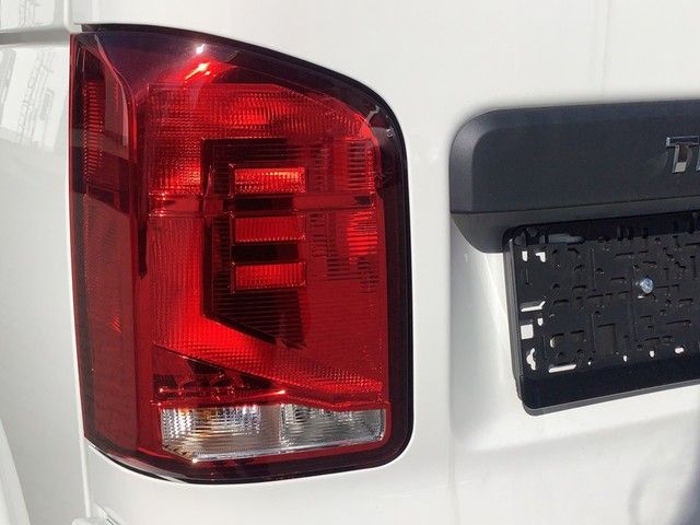 Fahrzeugabbildung Volkswagen T6.1 Transporter TDI Kasten 4MOTION AHK Klima DA