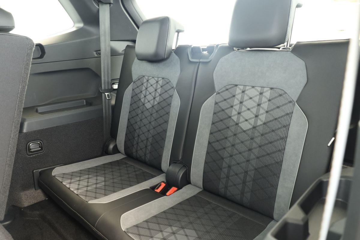 Volkswagen Tiguan Allspace 2.0 TDI 4M DSG R-Line 7 Pano Kam