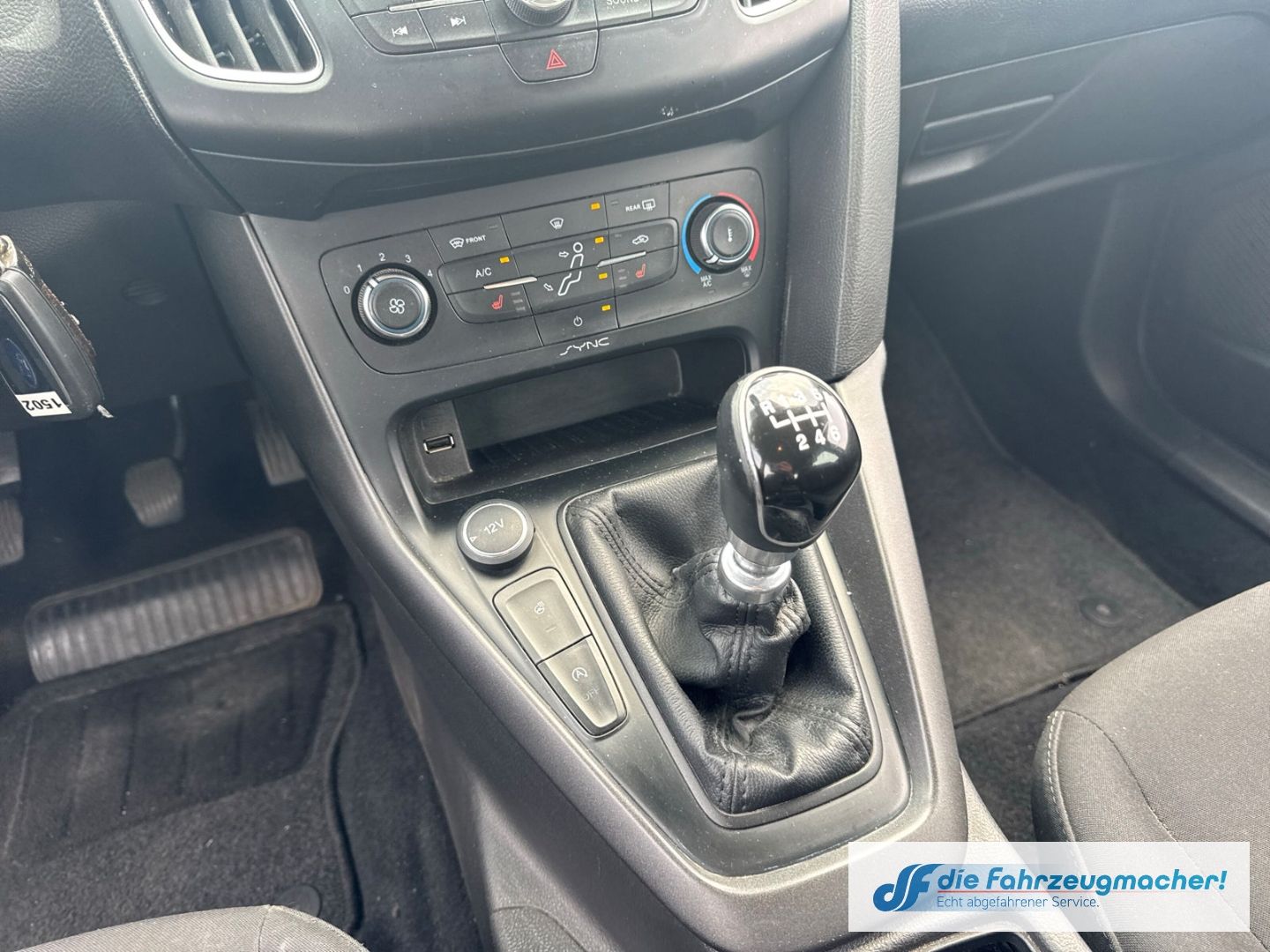 Fahrzeugabbildung Ford Focus Business Navi SHZ LenkradHZG *1502 *EXPORT