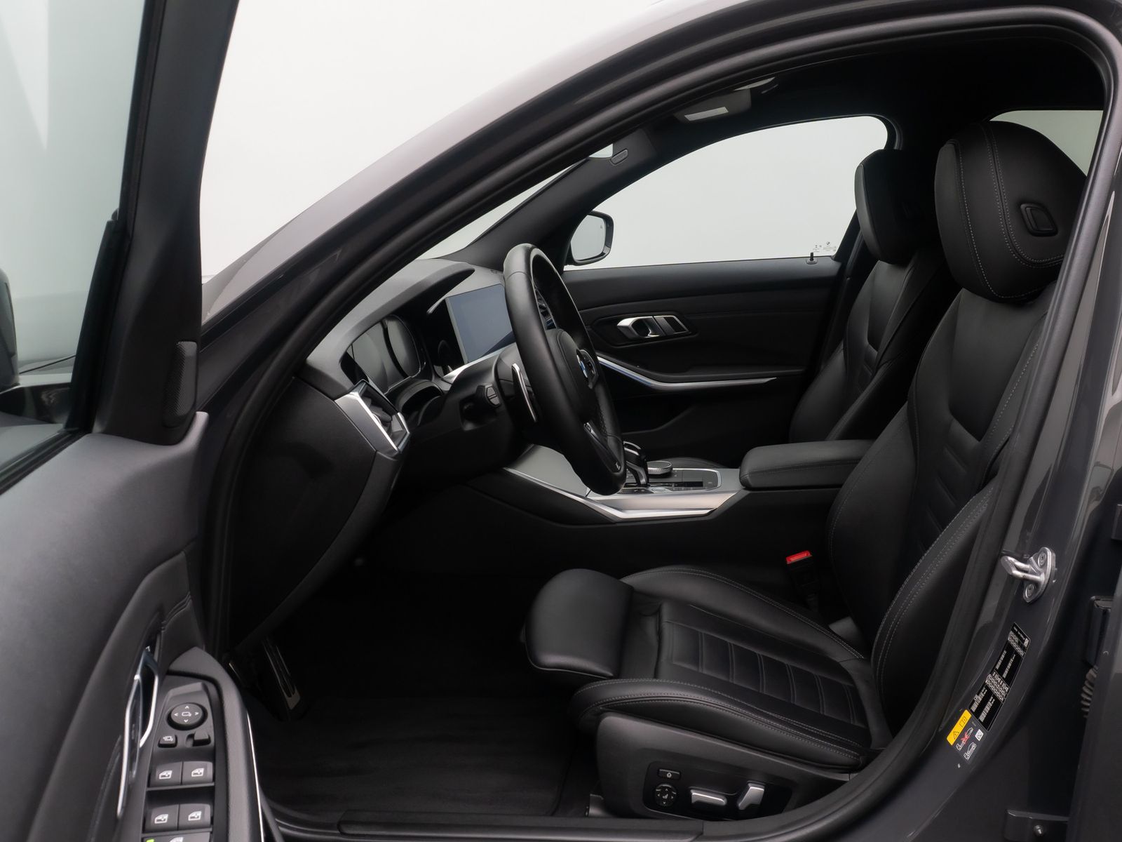 Fahrzeugabbildung BMW 330e M Sport DAB HiFi Komfort Individual 18Zoll