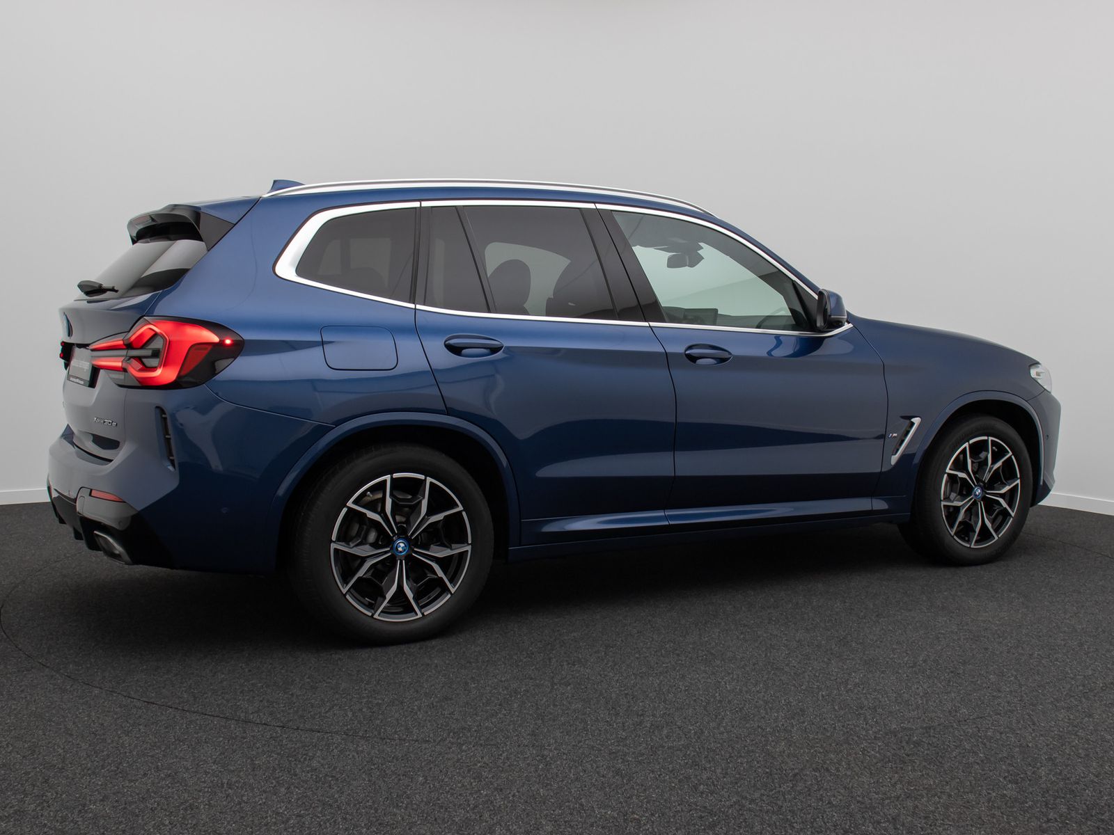 Fahrzeugabbildung BMW X3 xD30e M Sport HiFi 360&deg;HUD DAB Komfort 19Zoll