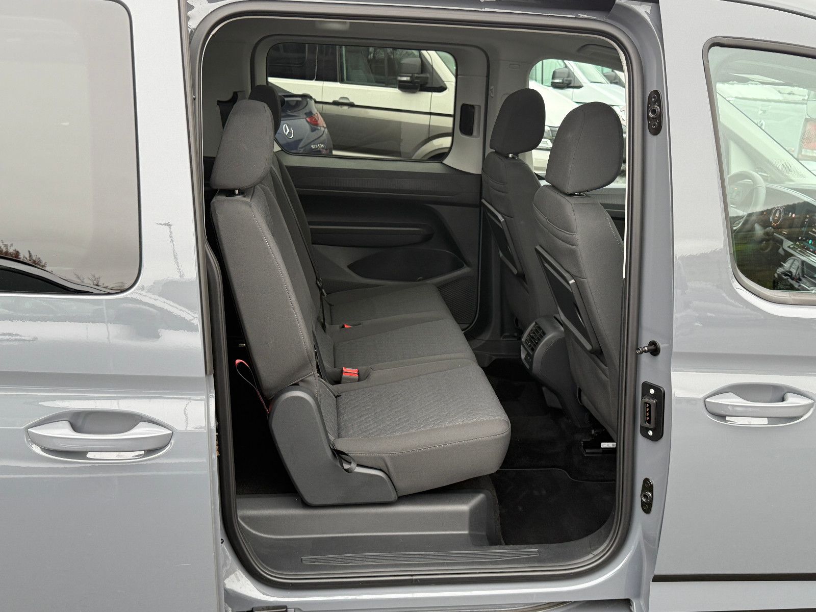 Fahrzeugabbildung Volkswagen Caddy Edition Maxi 7-Sitzer ACC AHK LED Pano Kam