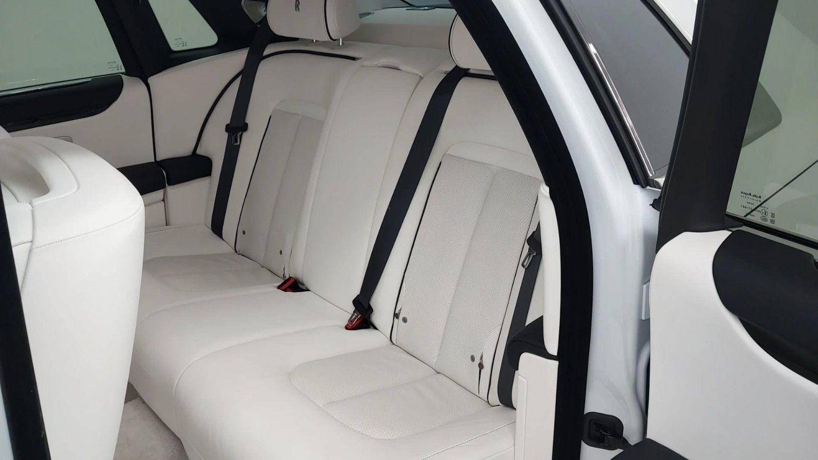 Fahrzeugabbildung Rolls-Royce Ghost ACC Memory HuD Lounge SternenH. Luft 360°
