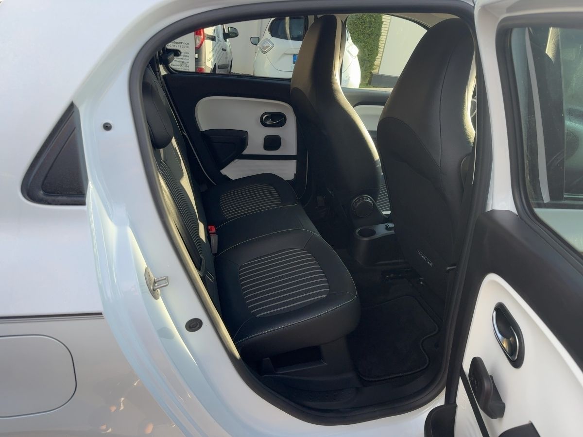 Fahrzeugabbildung Renault Twingo Electric Techno Kamera Klimaaut Navi