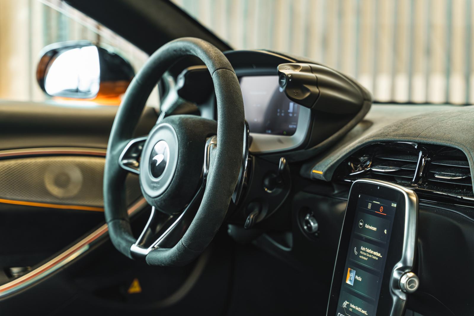 McLaren Artura SPIDER + ALCANTARA + BOWERS & WILKINS