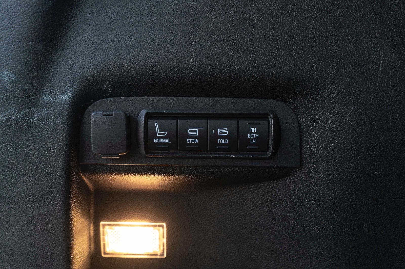 Fahrzeugabbildung Ford Explorer 3.5L SPORT 4X4 KAM TOTW M+S SZH/SZK