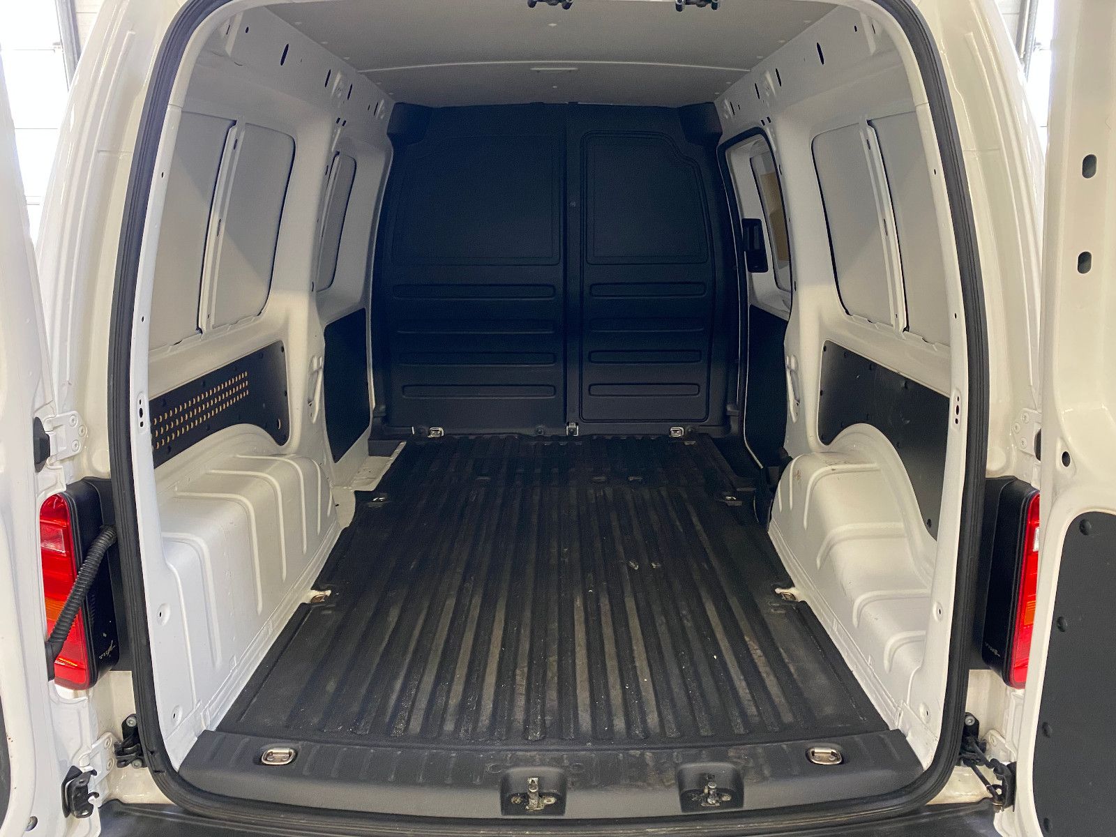 Fahrzeugabbildung Volkswagen Caddy Maxi ABT e Kasten Elektro DSG Klima PDC