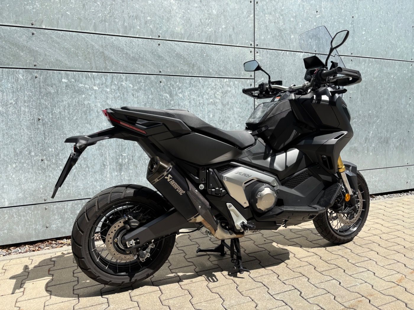 Fahrzeugabbildung Honda ADV 750 - X-ADV Griffheizung Akrapovic
