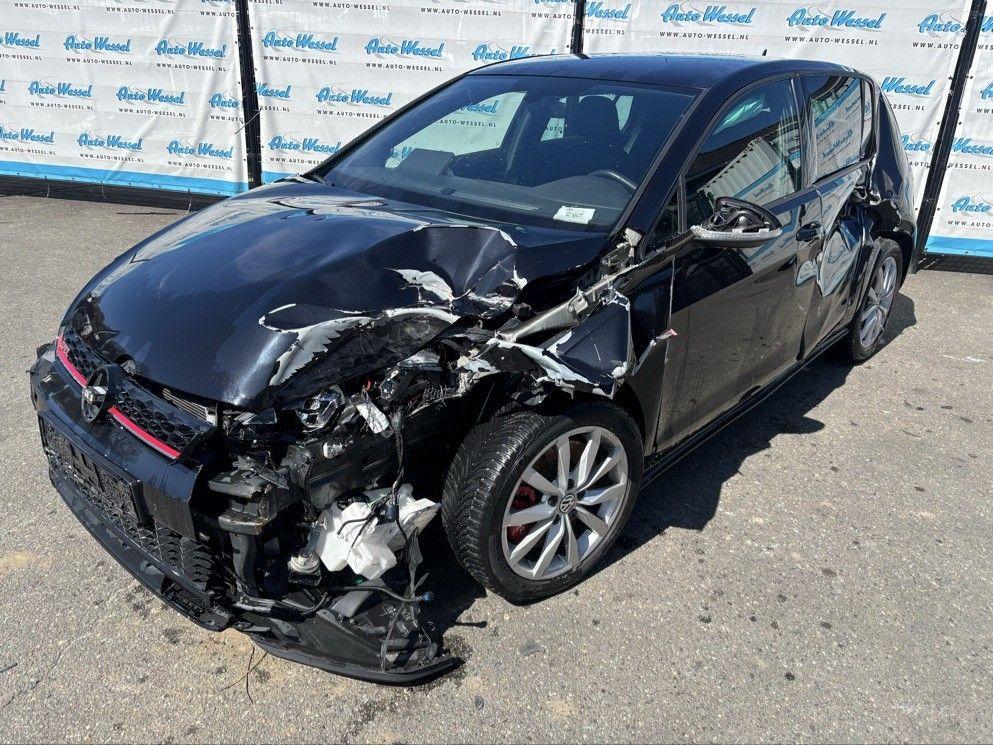 Volkswagen Golf GTI Performance (180kW) DSG