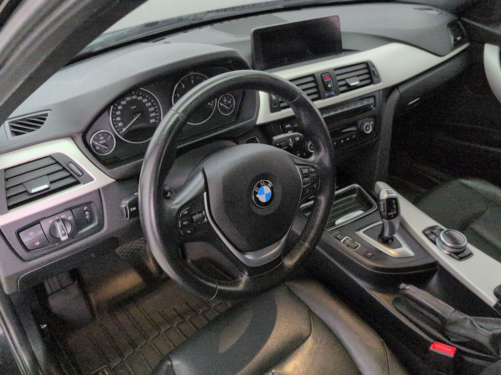 Fahrzeugabbildung BMW 320 d Touring xDrive * Leder * Bi- Xenon
