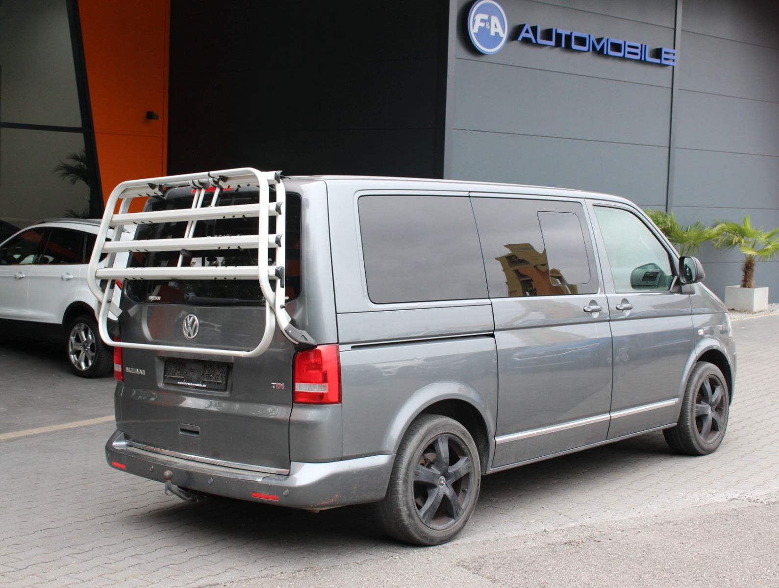 Fahrzeugabbildung Volkswagen 2.0 TDI T5 Multivan  Highline*Navi*AHK*
