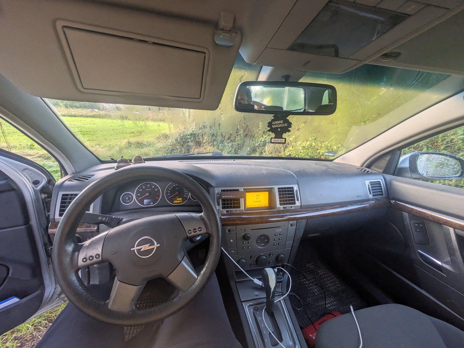 Opel Vectra 2004 — photo 12