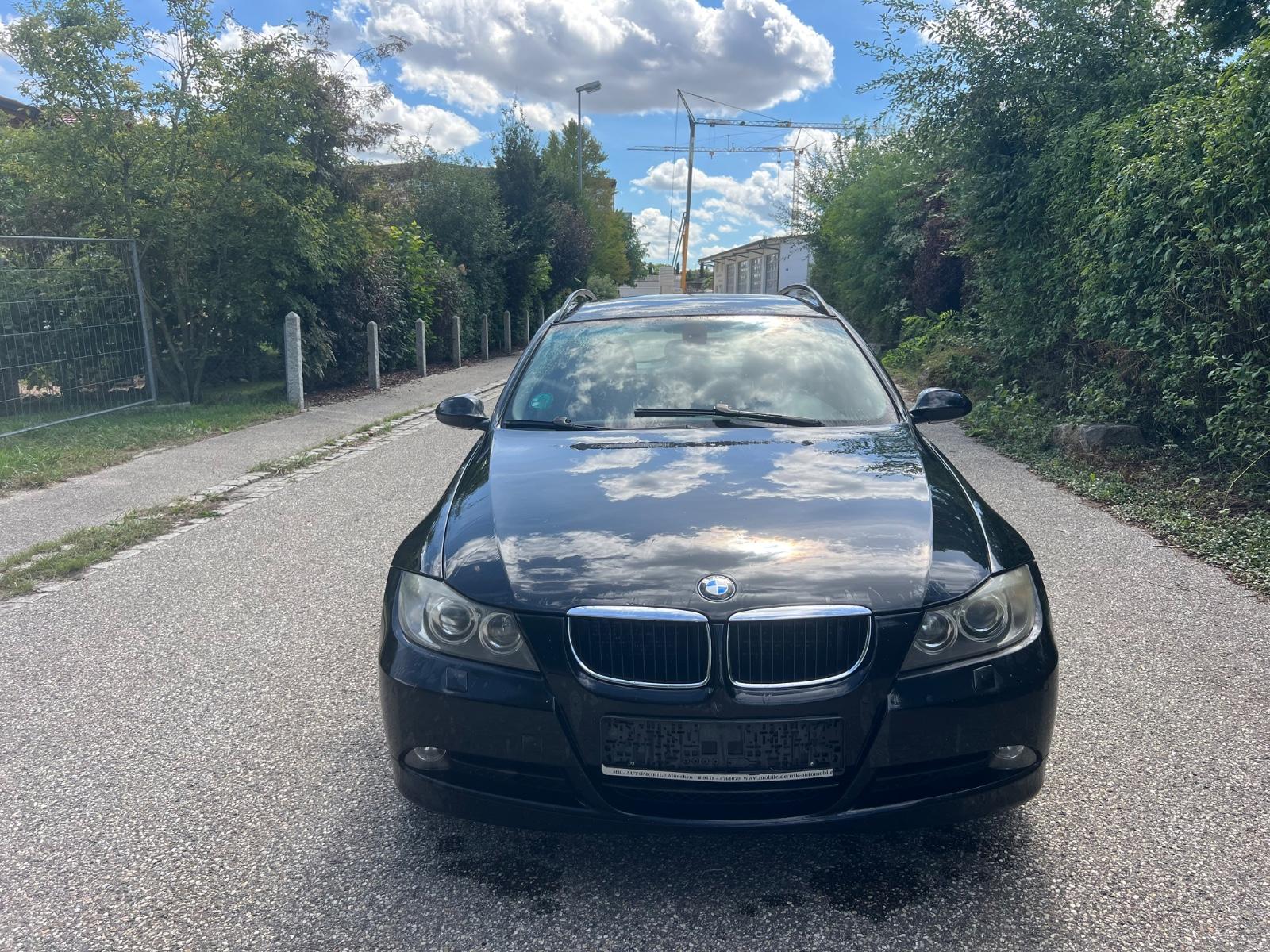 BMW 320 2006 — rear view