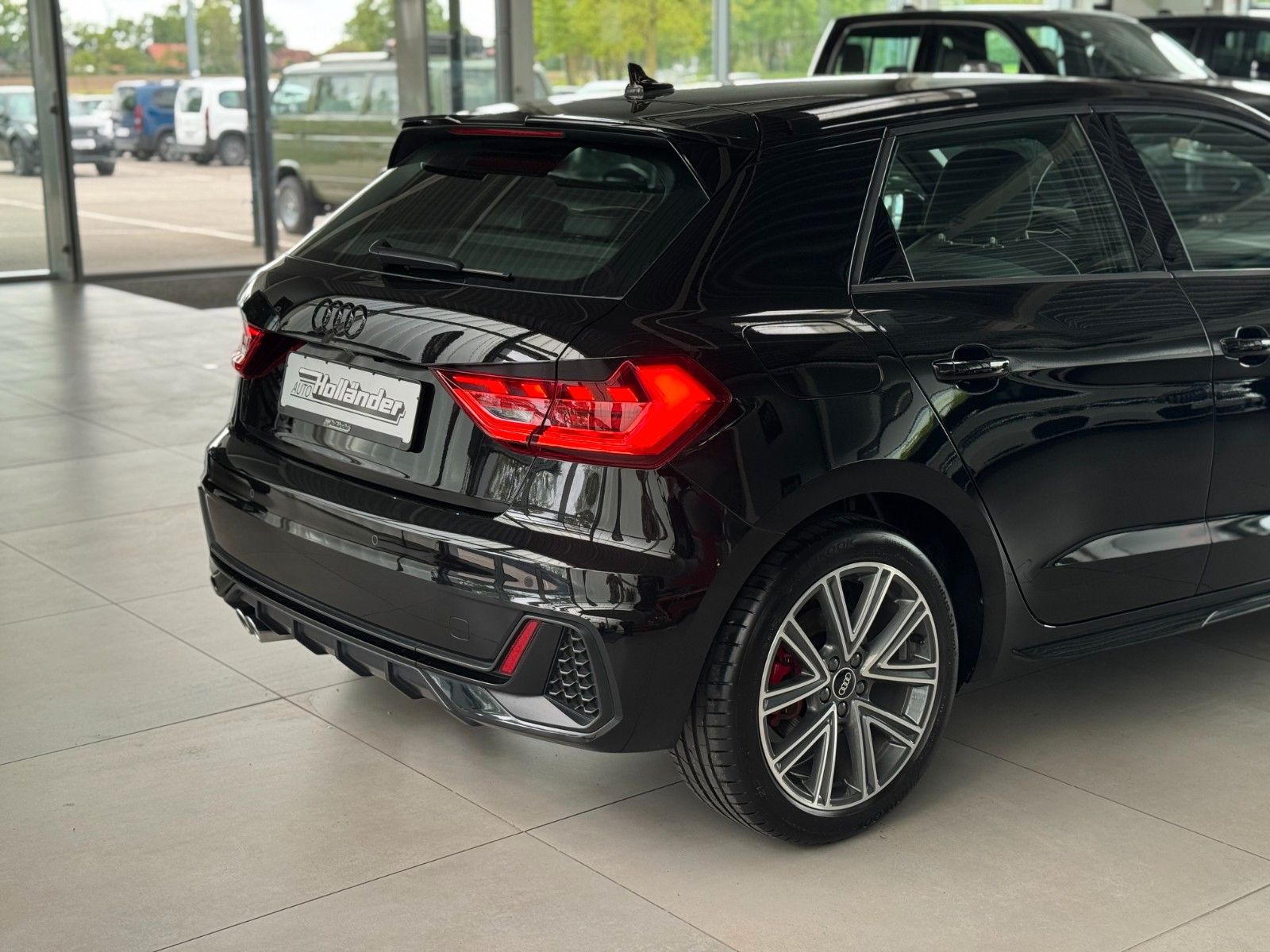Fahrzeugabbildung Audi A1 Sportback 40 2.0TFSI 3x S-line Plus-Paket ACC