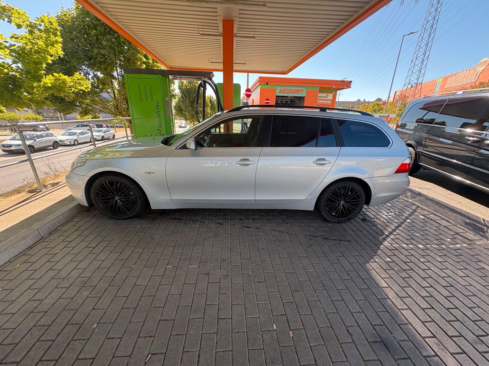 BMW 525 2005 — rear view