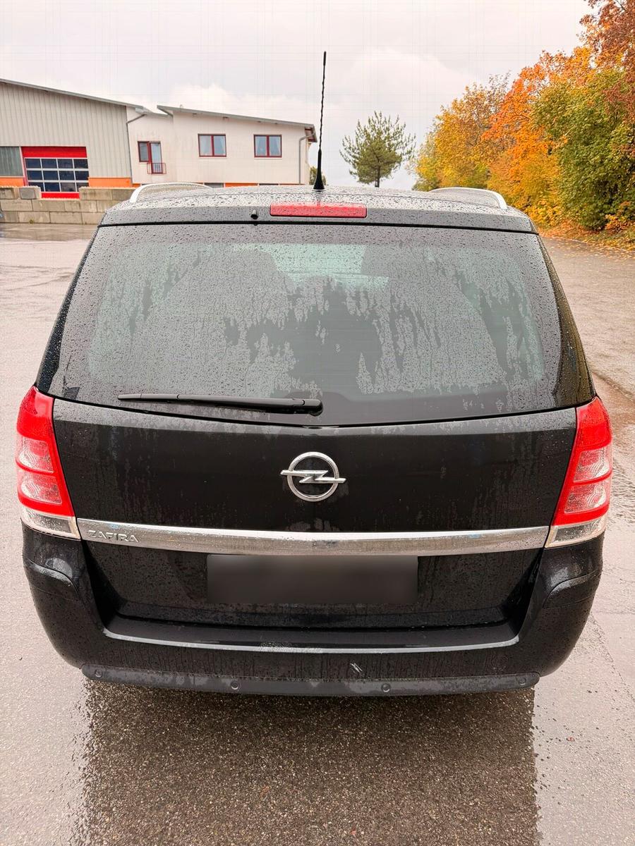 Opel Zafira 2012 — engine 140 HP (103kW)