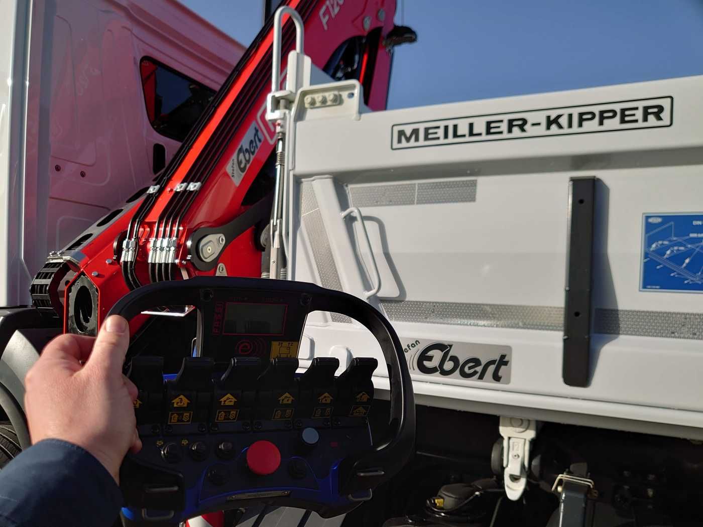 Fahrzeugabbildung Mercedes-Benz Arocs 1832 KK 4x2 Kipper+Kran Fassi F120+Funk