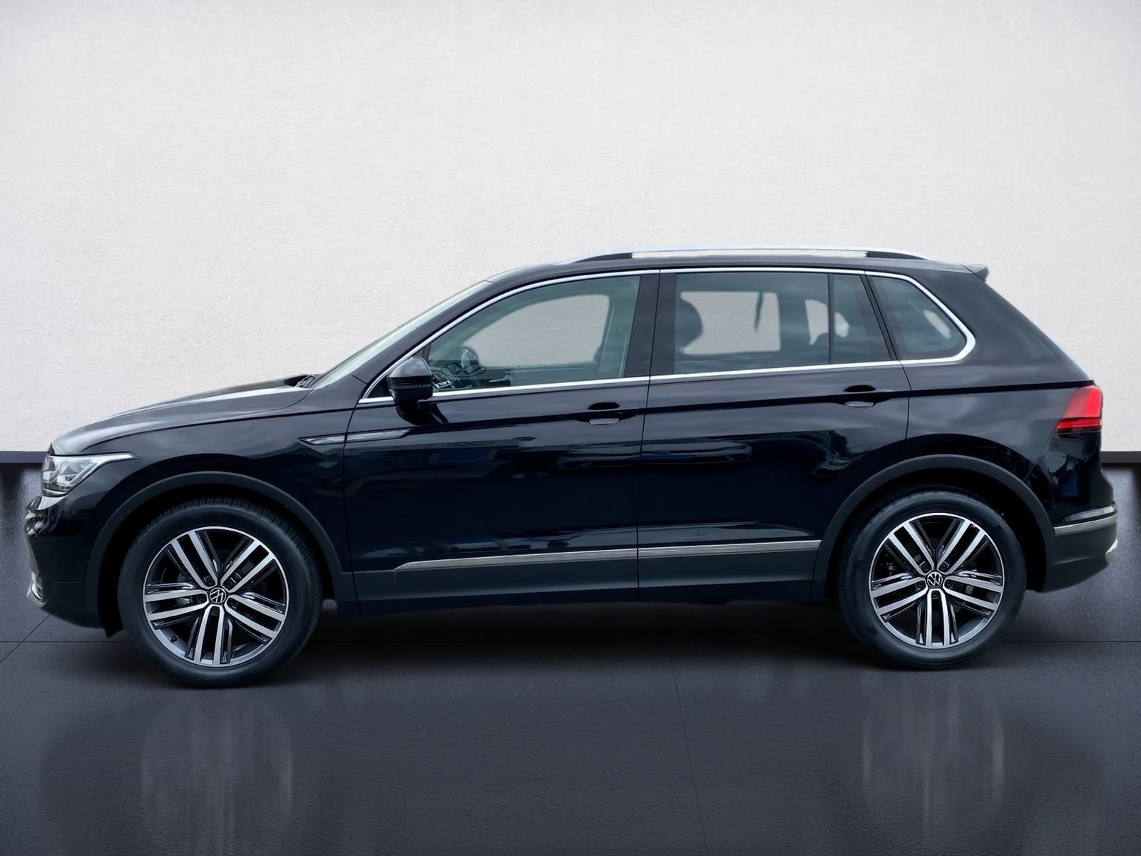 Volkswagen Tiguan 1.5 TSI Elegance DSG Matrix Navi ACC AHK foto 3