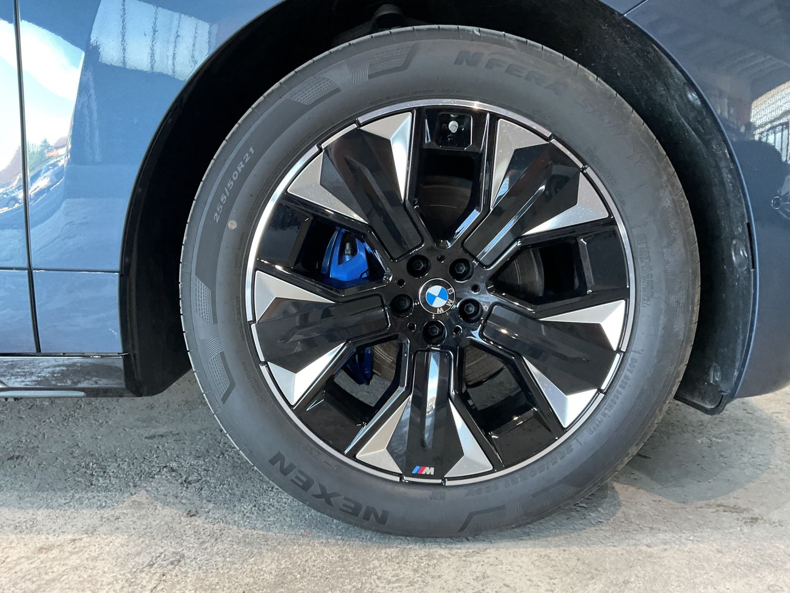 Fahrzeugeinzelansicht 17 Fahrzeugabbildung BMW iX xDrive60 |2-Achs Luftfed. |Sitzbelüft. |M Spo