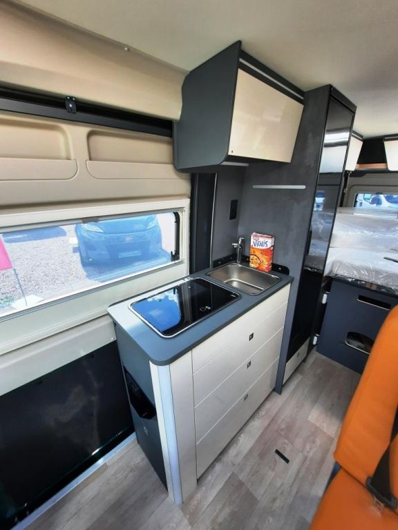 Fahrzeug Übersicht 12 Fahrzeugabbildung Laika Kosmo Supremo Verde Mugello Verfüg./Sparen Sie 4
